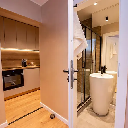 Sakura - One Bedroom - Next To Victoria Avenue And Cismigiu Park Апартаменти